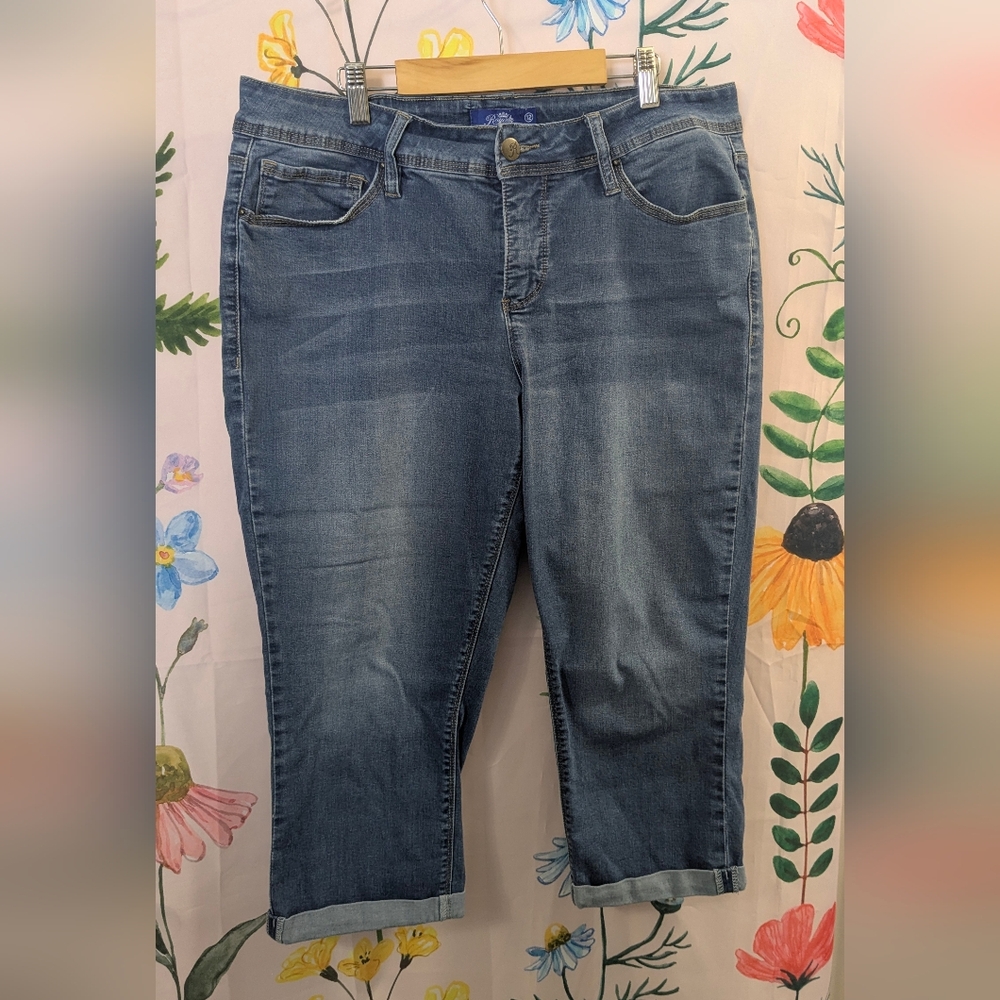 Royalty For Me Medium Wash Capris